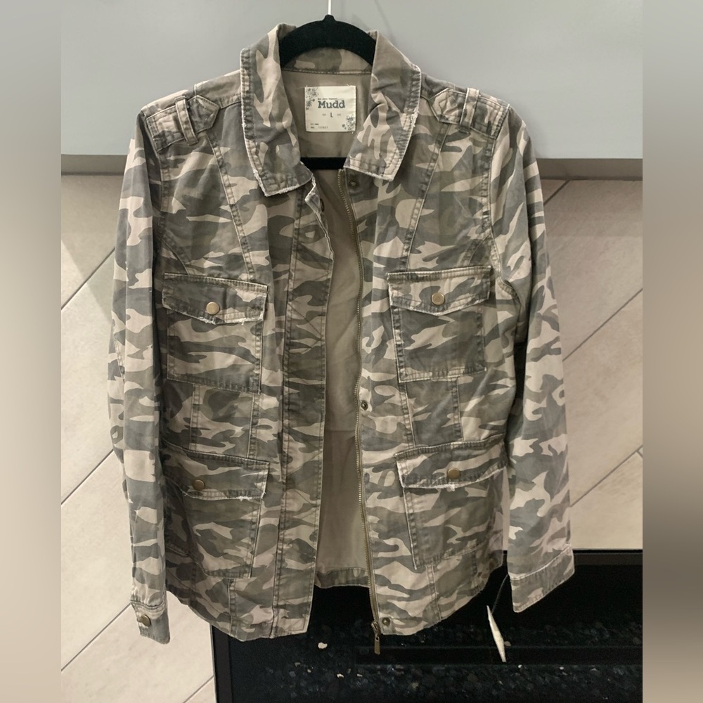 Mudd jacket, camo print, size L NWT